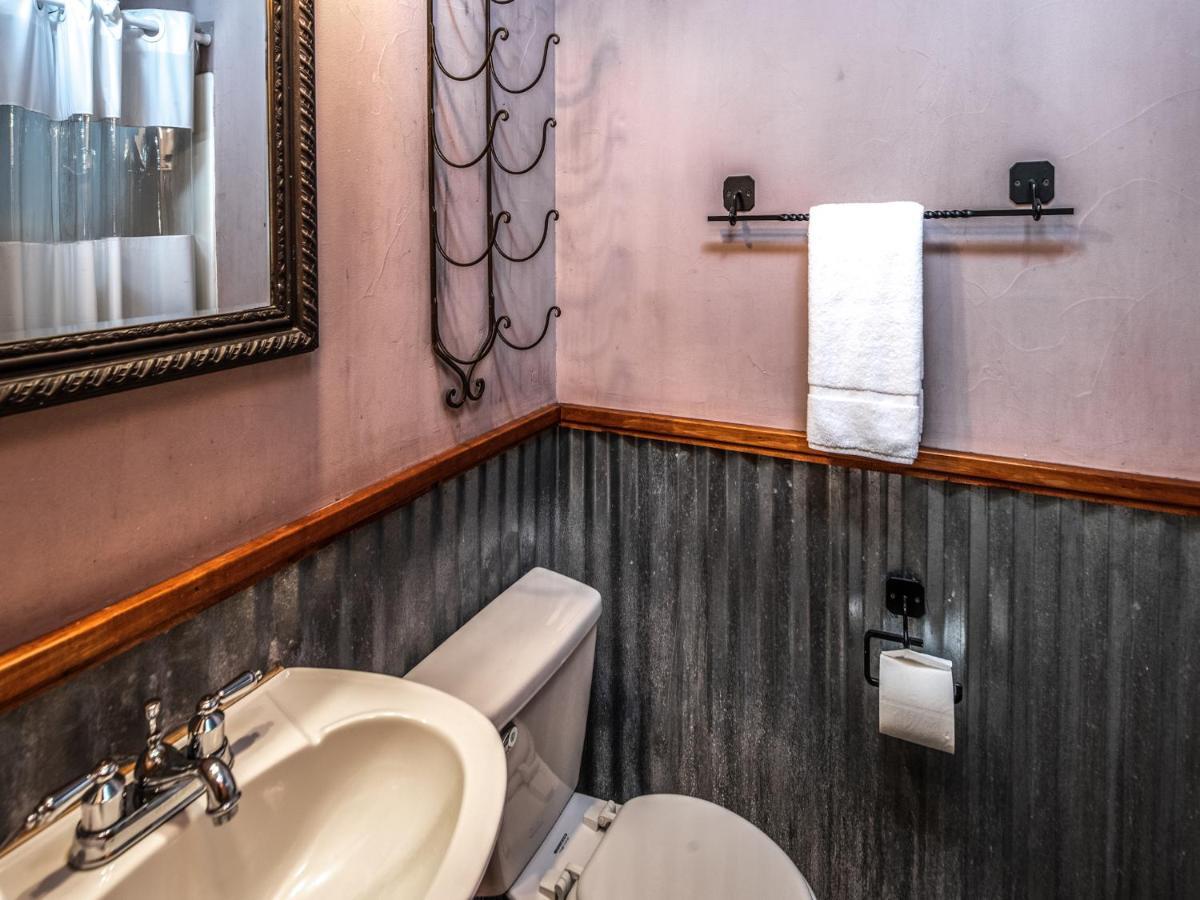 רואידוסו Apache Village Cabinette 13, Queen Bed, Midtown, Sleeps 2 מראה חיצוני תמונה